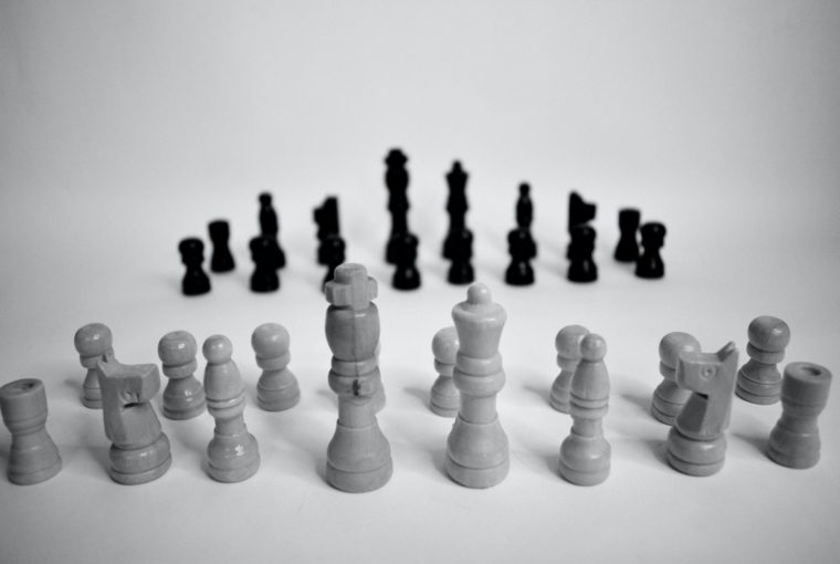 Πώς κινούνται τα κομμάτια στο σκάκι;