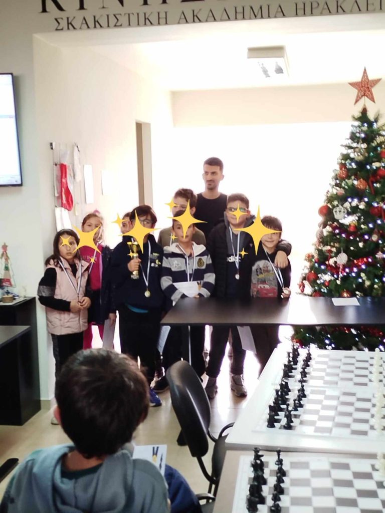 Νικητές Α' Γκρουπ Χριστουγεννιάτικο Τουρνουά Σκακιστική Ακαδημία Ηρακλείου Κίνηση Ματ.