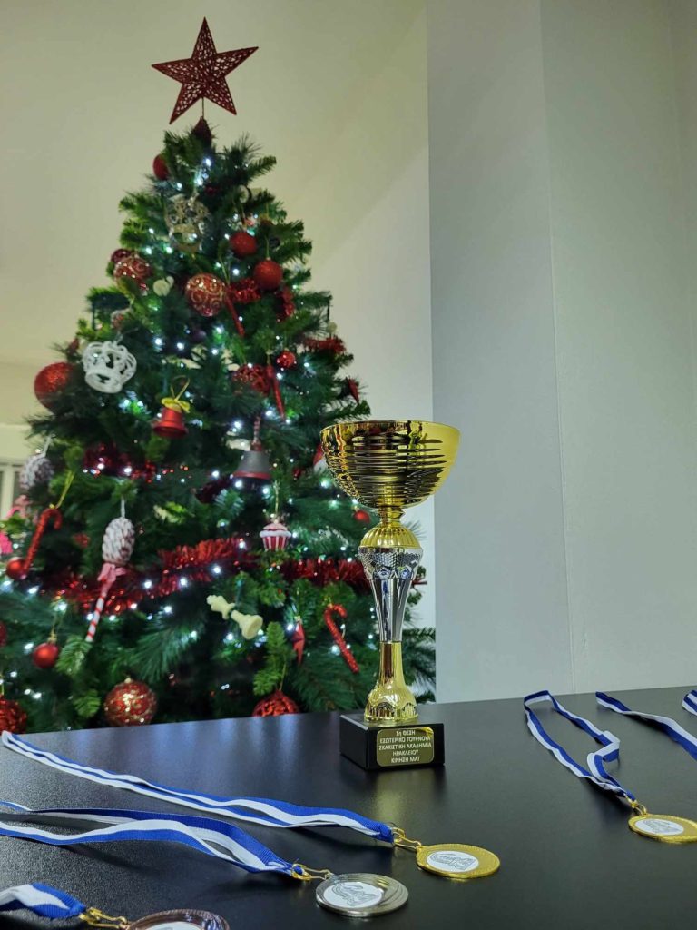 Χριστουγεννιάτικο τουρνουά σκακιστική ακαδημία Ηρακλείου Κίνηση Ματ μαζί με σκακιστικό τμήμα ΓΣ Νίκος Καζαντζάκης.